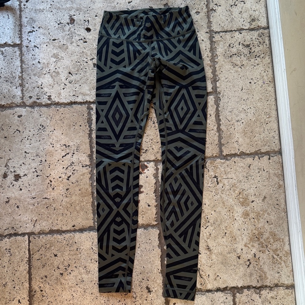 Lulu Lemon Geometric Print Leggings - Olive and Black